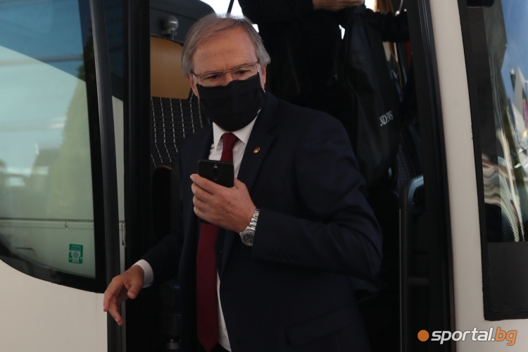 Националите заминаха за Финландия